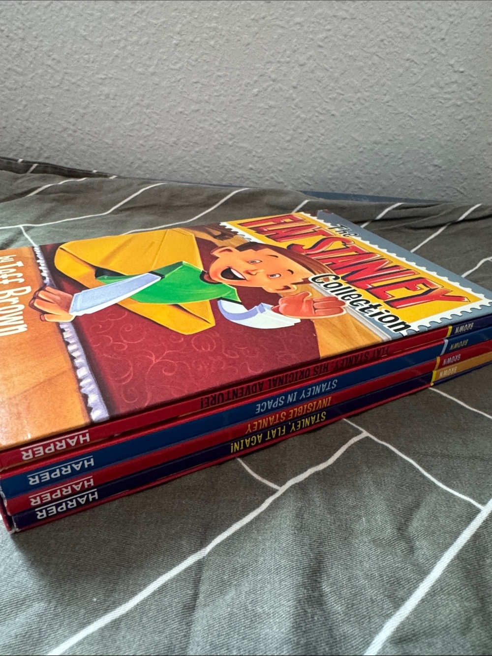 The Flat Stanley Collection by Jeff Brown - Yellow & Green Book - Picture 3 of 12